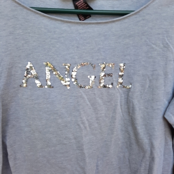 🌟 Victoria's Secret Angel tee size small - Picture 2 of 3